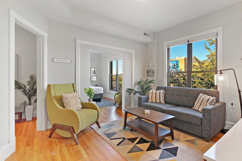 Cozy 3BR Gem - Lincoln 3E