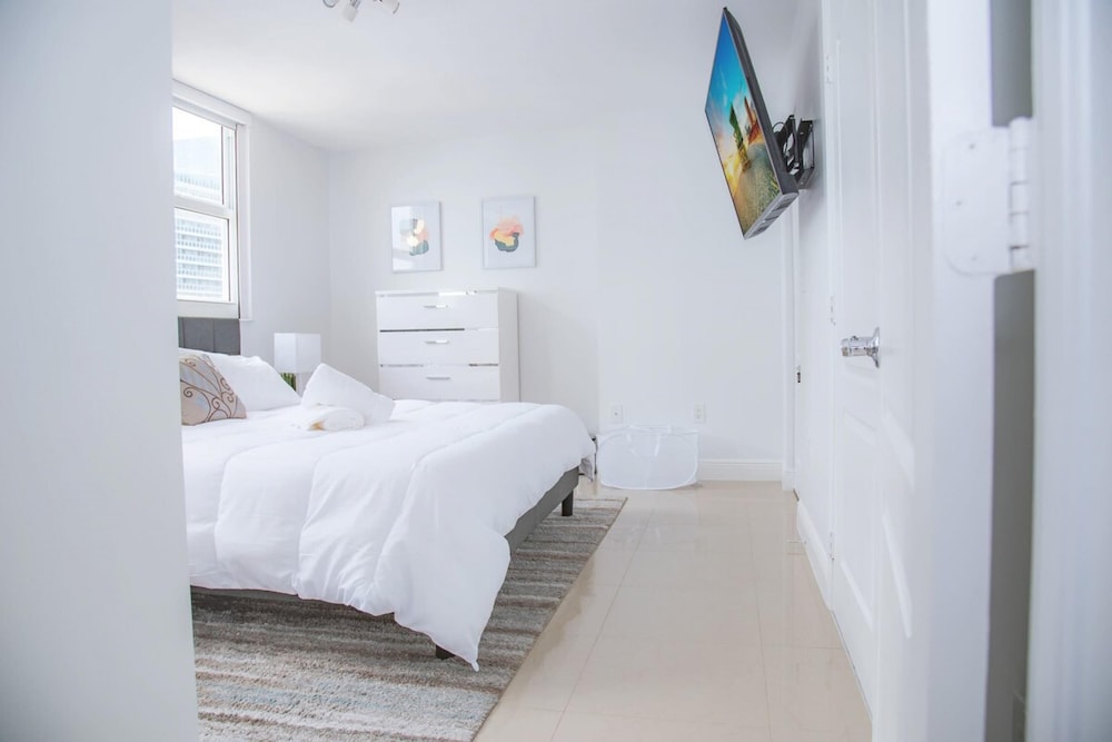 Modern Brickell Condo With Ocean City Views