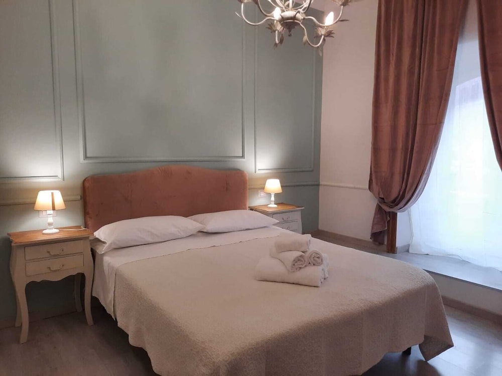Urbana collection guest house