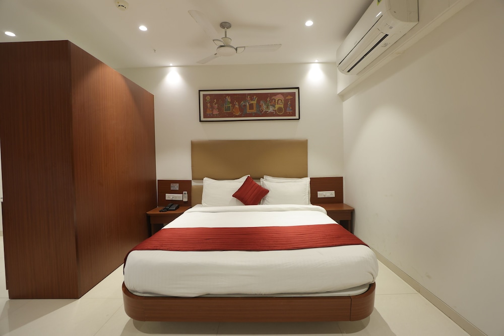 Hotel Shreeji Vatika-Airport Road