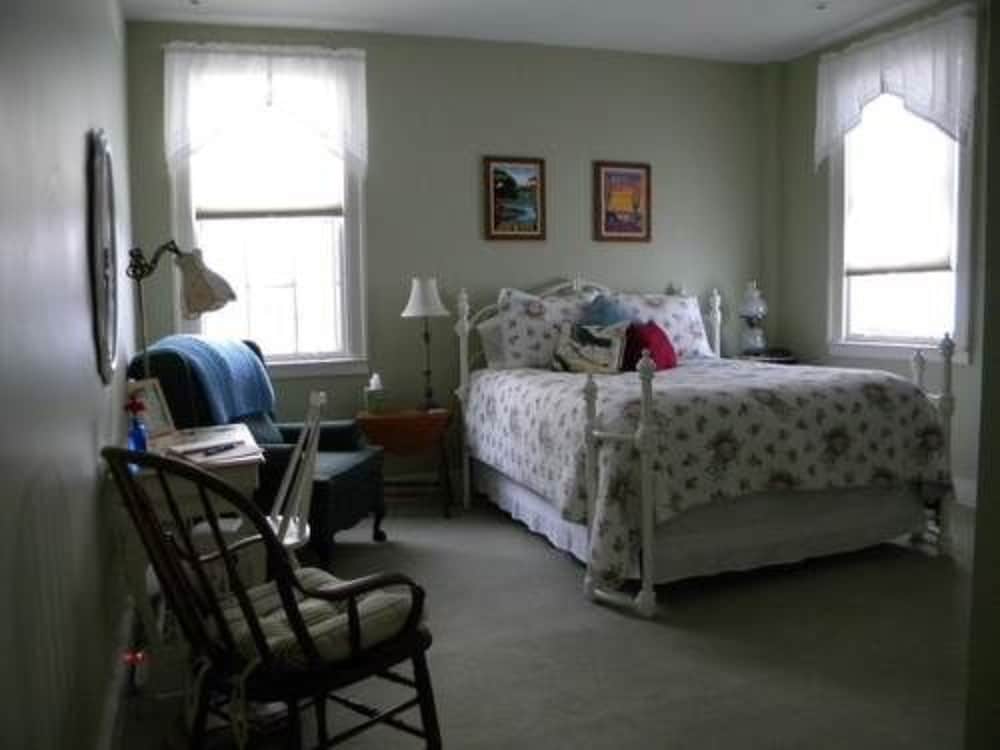 B&B at Oliver Phelps