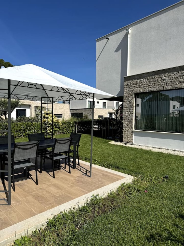 Sanpietro Vacation Villa 003
