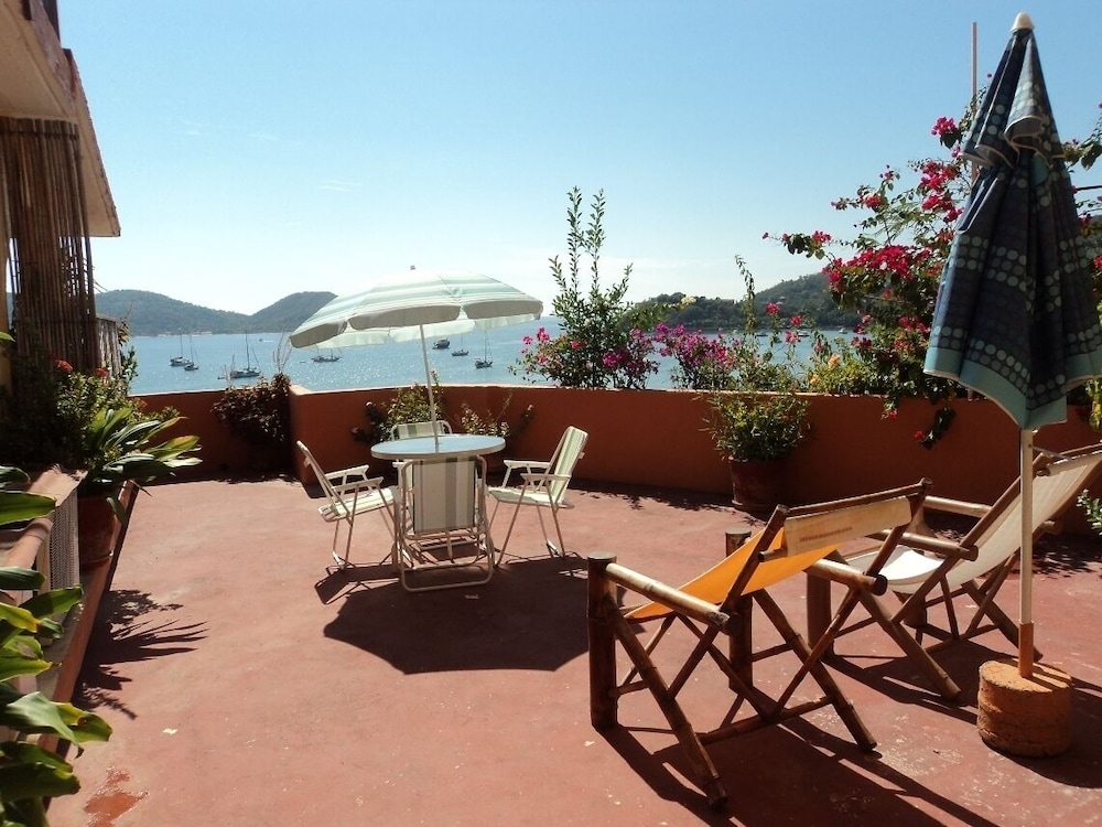casa adriana zihuatanejo