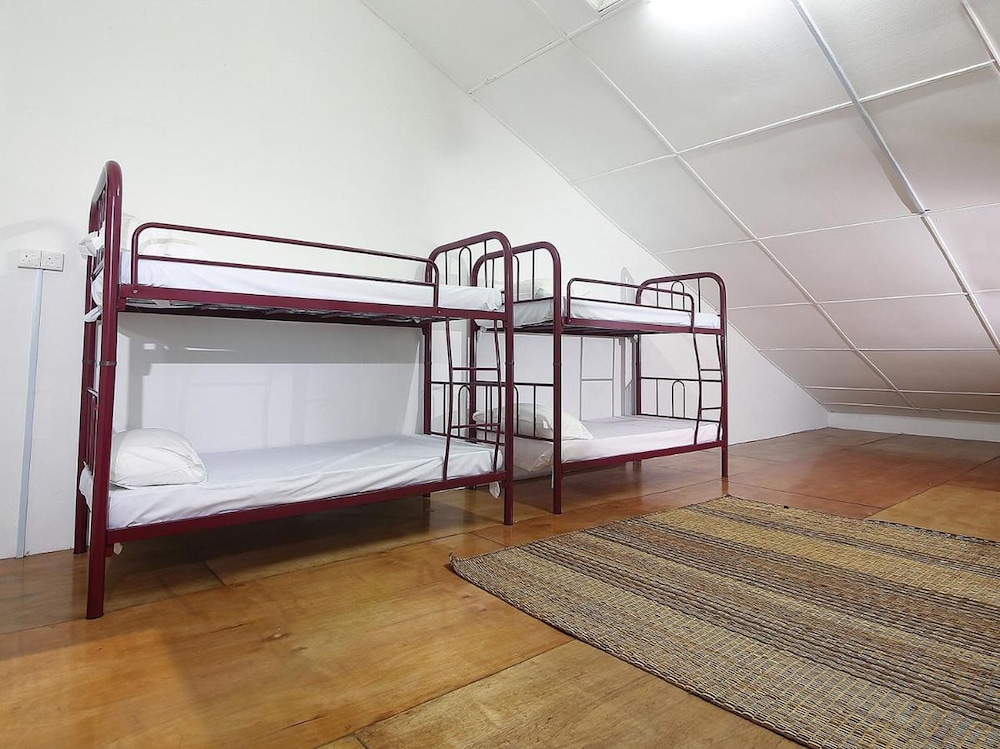Single Bed in Mixed Dormitory Room With Ac in Kuching photo 7