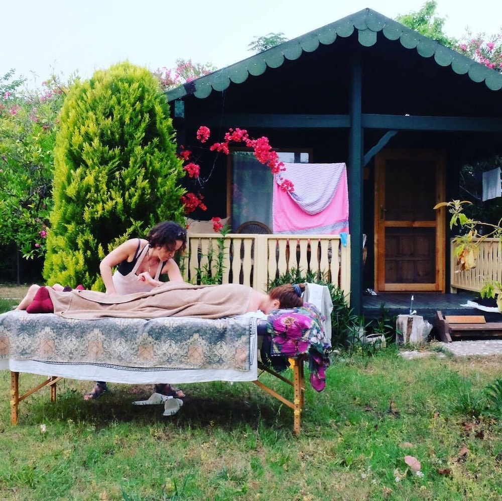 Etenna Beach Bungalows - Image 19