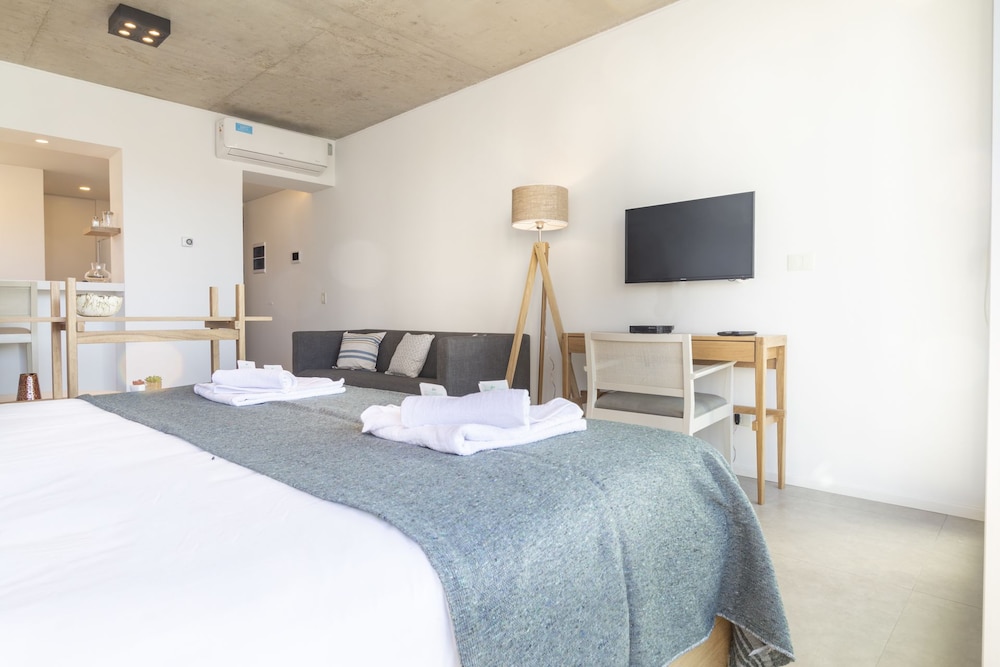 Floralis Suites by Be Local