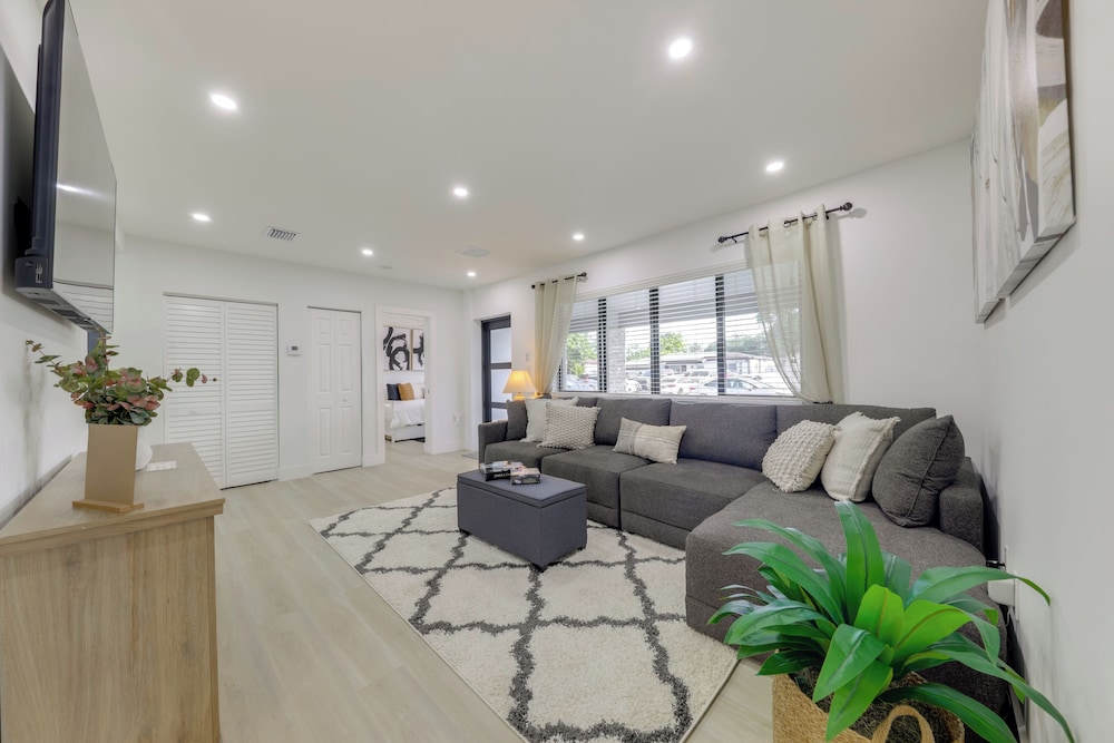 3 Mi to Hard Rock Stadium: Retreat w/ Private Yard