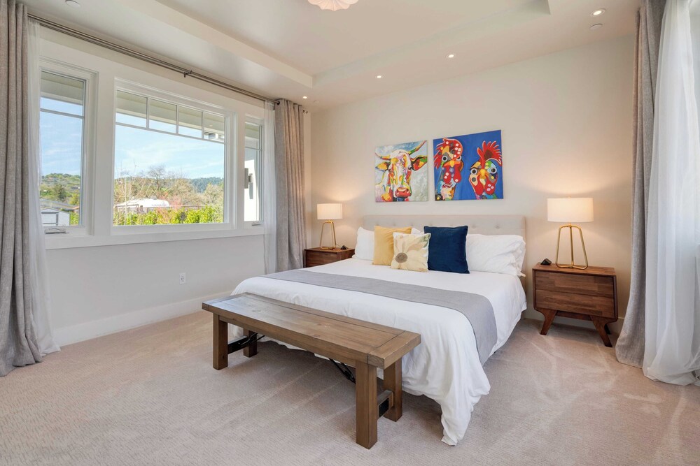 Luxe, Pool, Spa, Fire Pit, Game Room, Piano Sonoma Pool Retreat by Avantstay