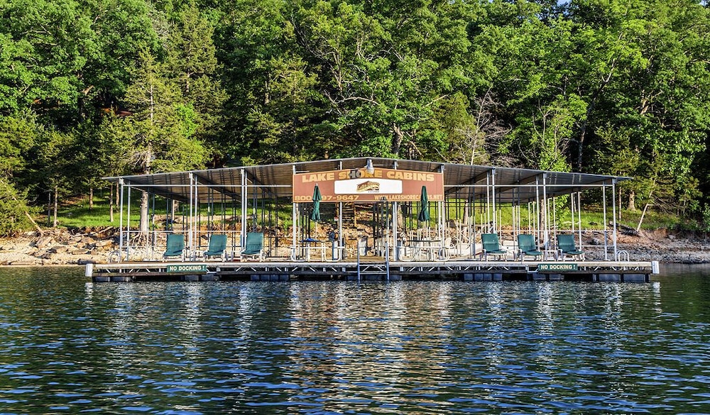 Lake Shore Cabins on Beaver Lake