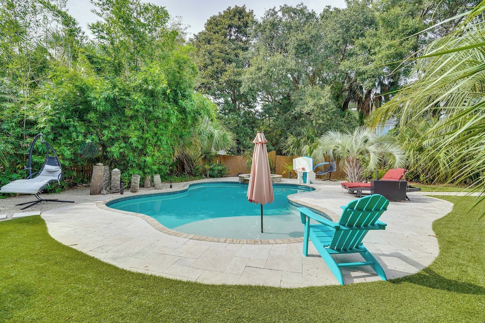 Walk to Beach: Gem w/ Pool & Spa in Isle of Palms!