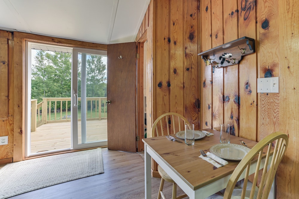 Cozy Lupton Cabin Near Trails & Lake