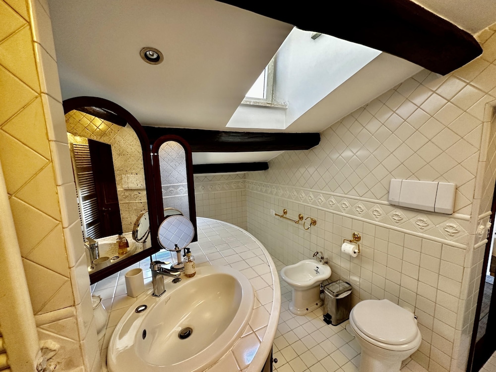 L Ortensia Bianca in Palazzo Ruspoli a Superb Retreat in the Most Elegant Palace in Rome