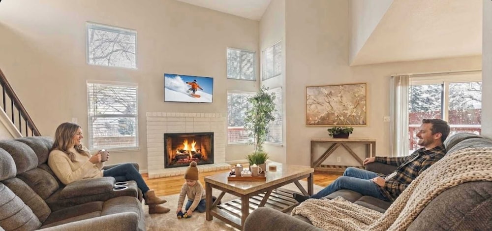 NEW Cityside Stay 3BR Retreat Near DT w Patio