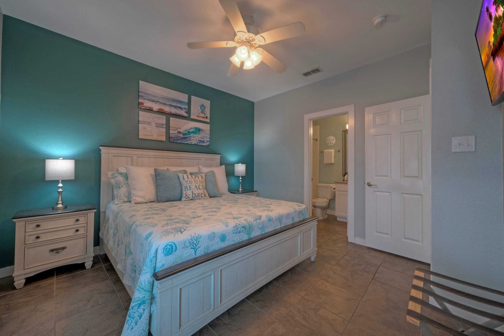 9 Costa Bahia Sleeps 20, Pool + Beach Nearby Perfect for Families