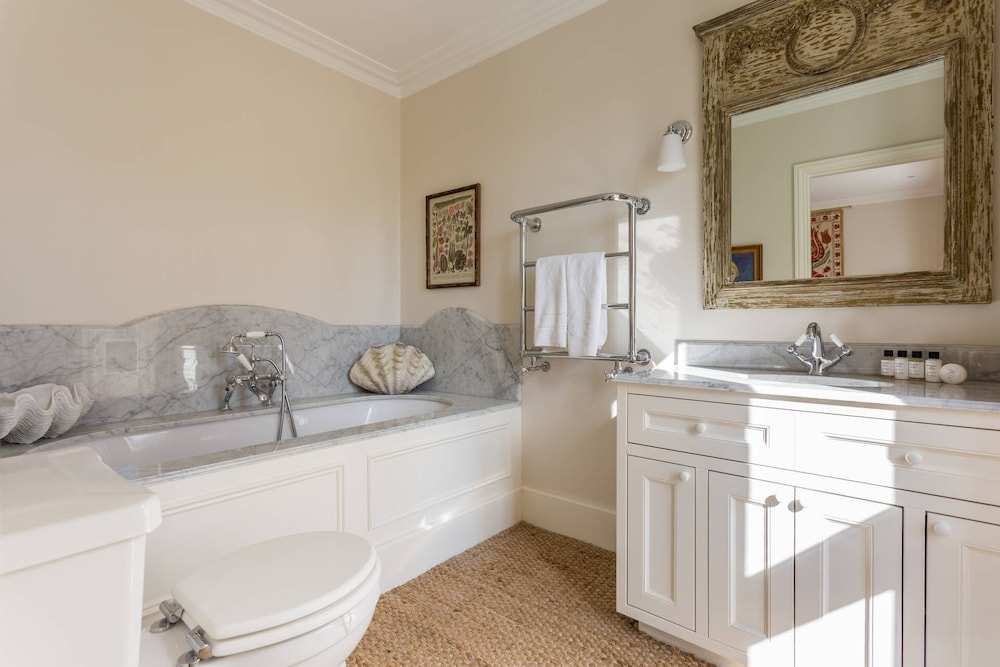 Brunswick Gardens II by Onefinestay