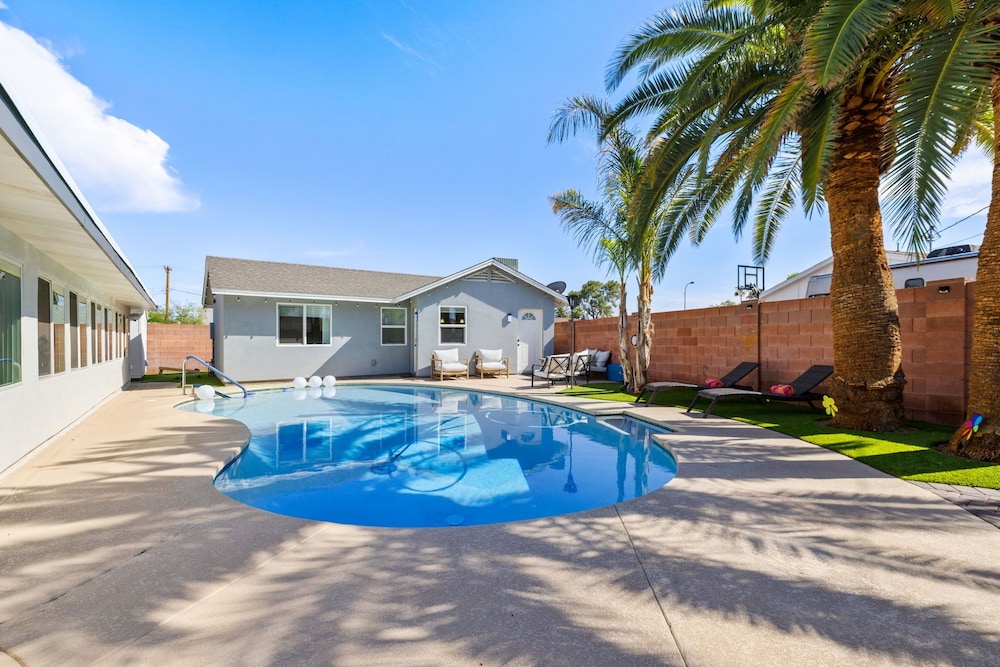 Desert Oasis Retreat Pool Spa Gameroom