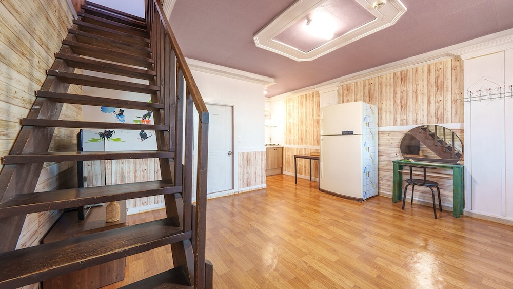 Taean Vintage House Pet-friendly Pension