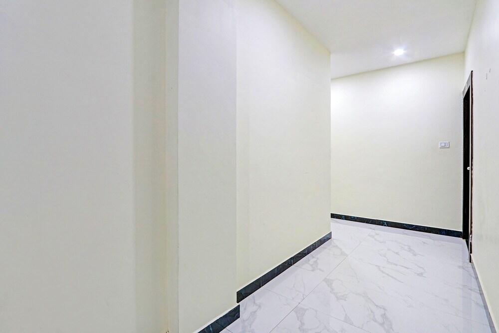 Fabhotel Dharani Grand