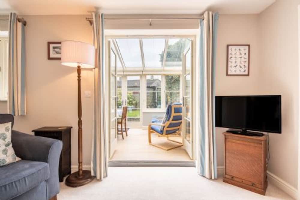 Host Stay Sparrow Cottage