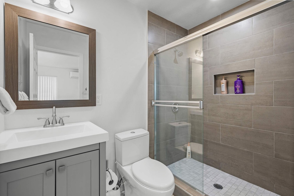 Foothills Oasis w Private Balcony Free Parking 3