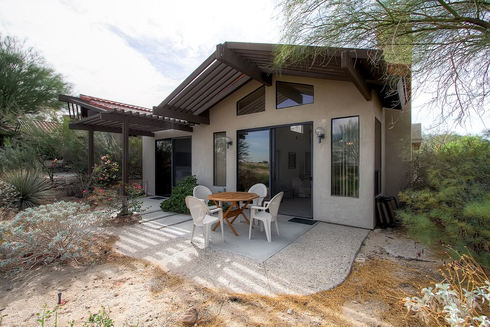 Borrego Springs Hideaway: Pool Table, Mtn Views! view 3