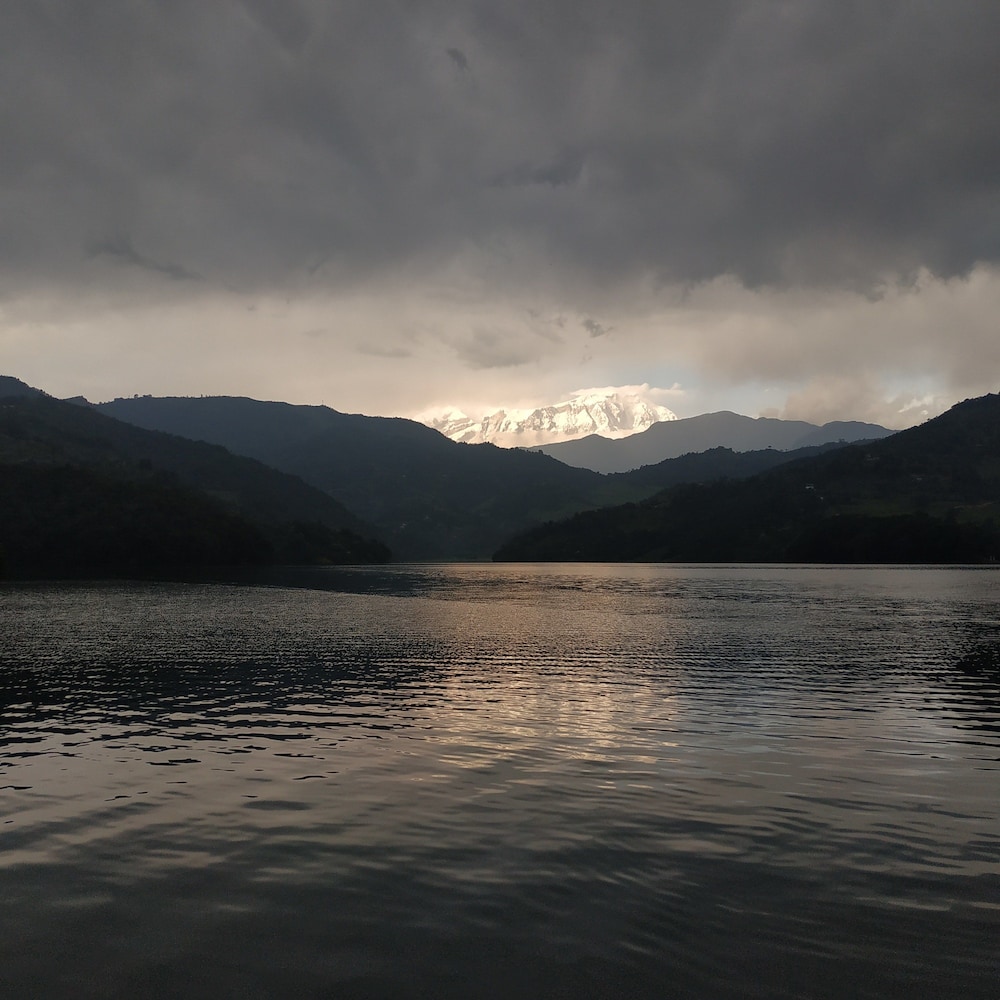 Begnas Lake front guest house