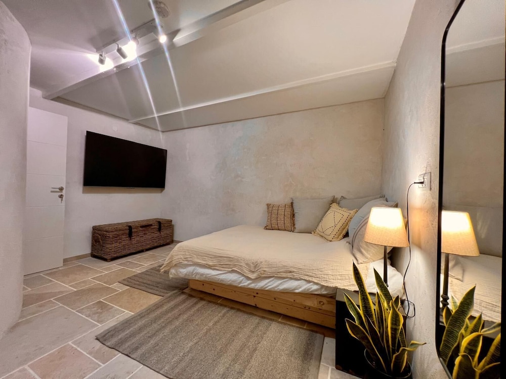 Stylish Patio Duplex by Sea N' Rent