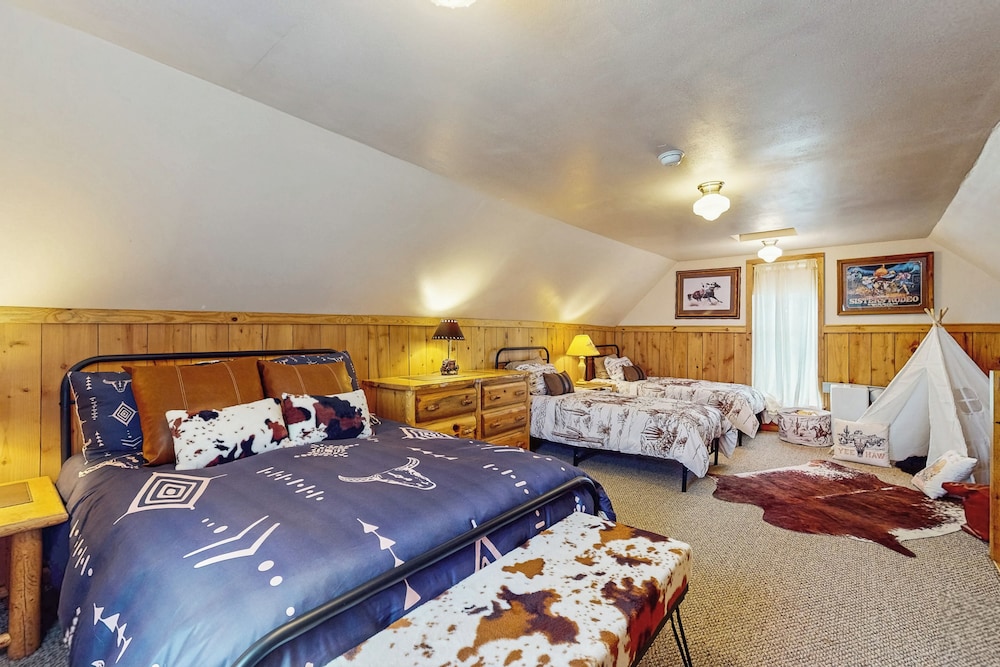 1 BR Bunk House on Long Hollow Ranch, Dog Friendly