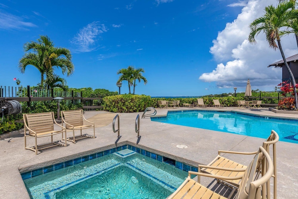 Air-conditioned Ocean Front Hawaii Townhome! - Sleeps 6 - Vrkcv