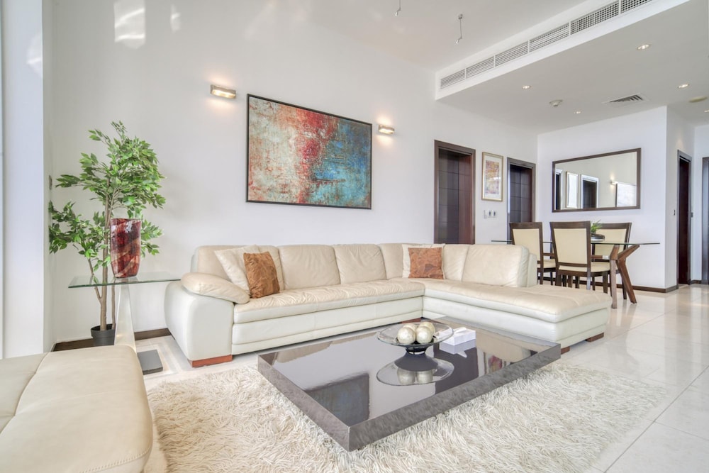 Waterfront Sea View Apt w Wow Factor on The Palm