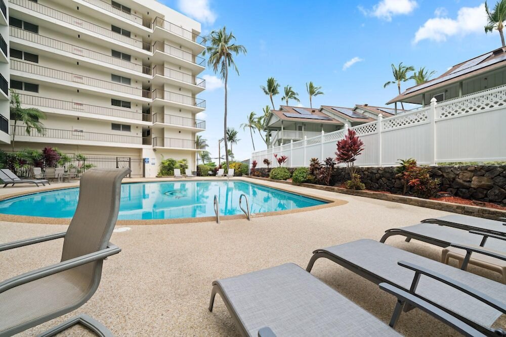 Kona Alii Oceanview Pool Shops & Restaurants view 4