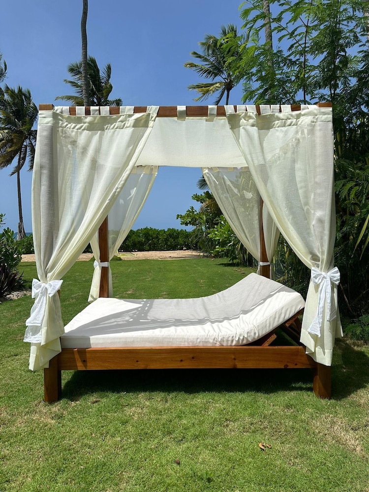 6BR Oceanfront Bliss With Private Chef and Pool