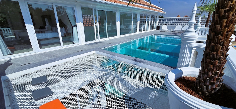 STARLAND Luxury Pool Villa Pattaya 8 Bedrooms