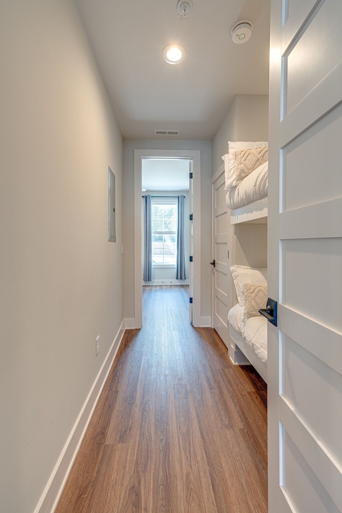 Merry Melrose -mins to Broadway- Sleeps 6