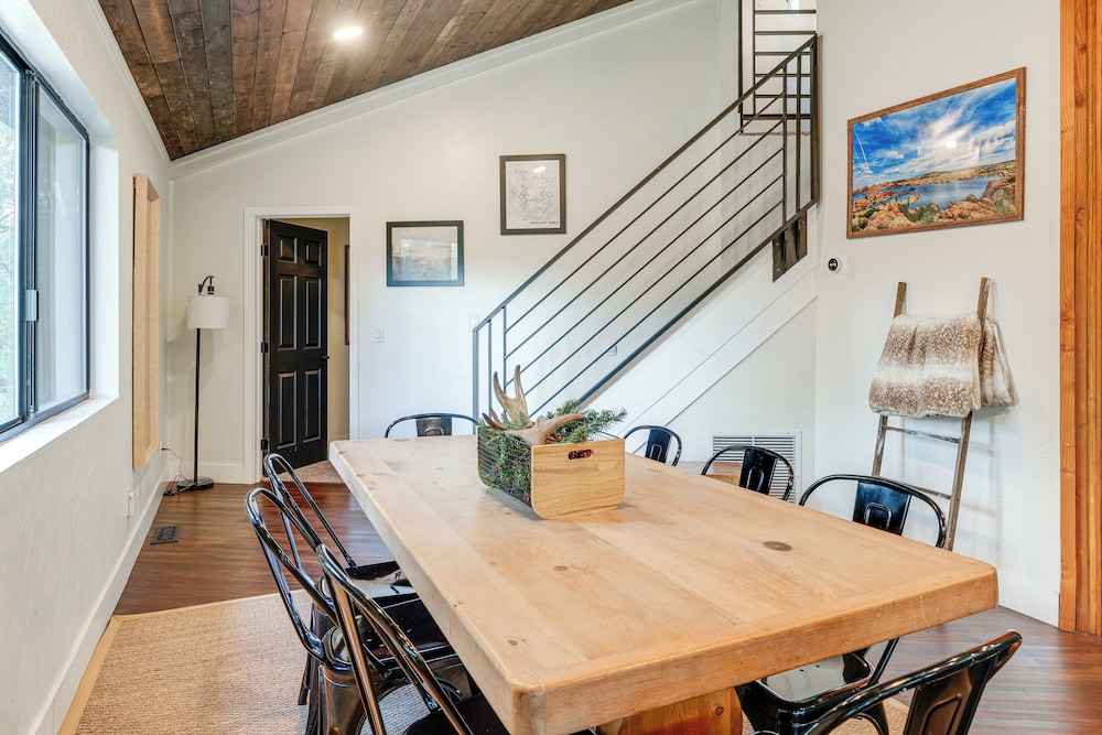 Mid-mod Mountain Cabin Near Thumb Butte Trails!