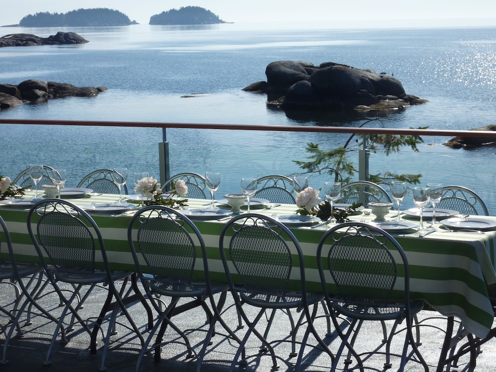 Pointhouse Suites On Sargeant Bay