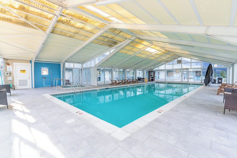 Bay Club Resort by Coolvacay