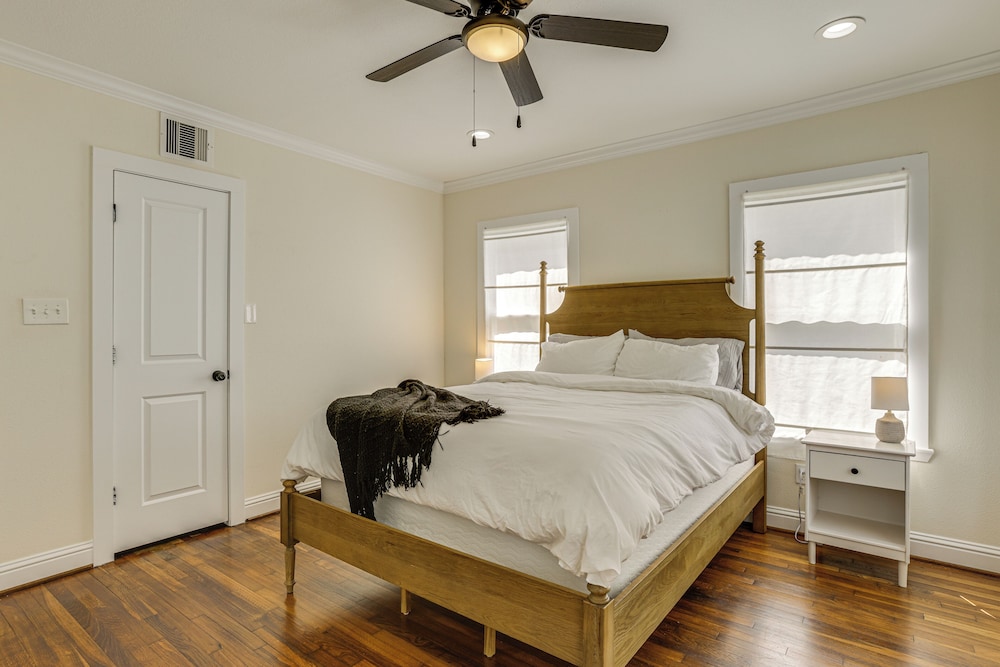 Condo 2 Mi to Houston Zoo & Museum District!