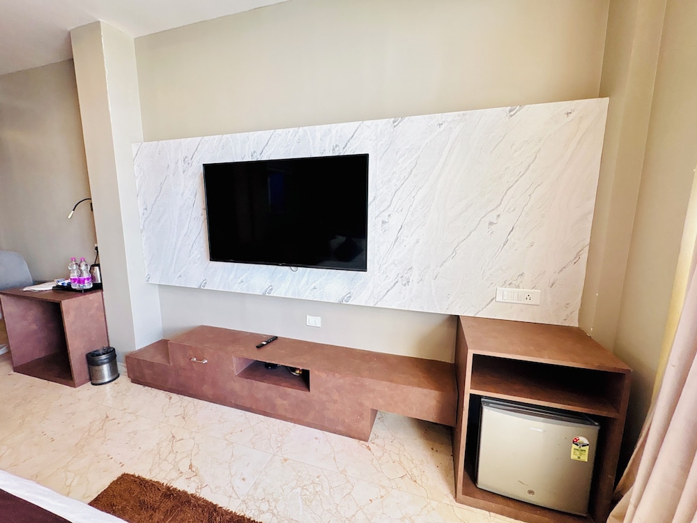 The Bay Suites Puri With Sea View