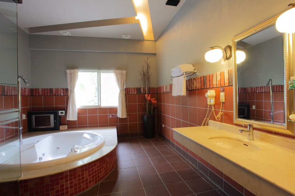 Regale Villa Hotel