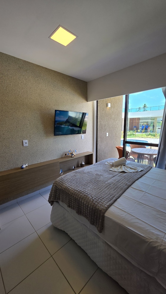 Makia Beach Exp 08A by La Playa