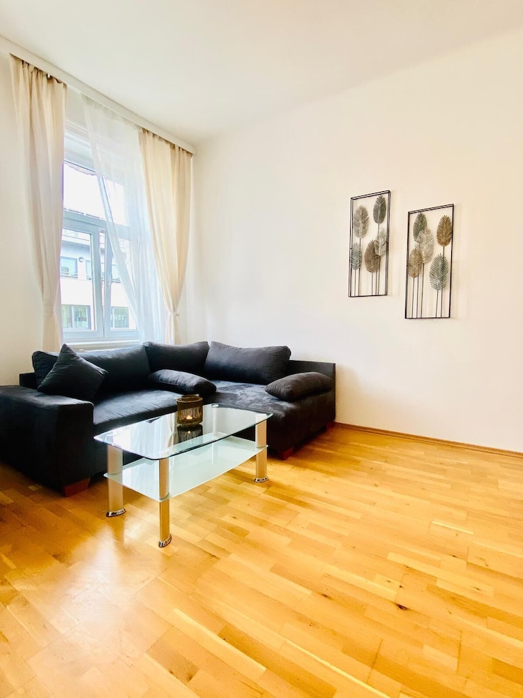 Bright 2BR Apartment Near Westbahnhof
