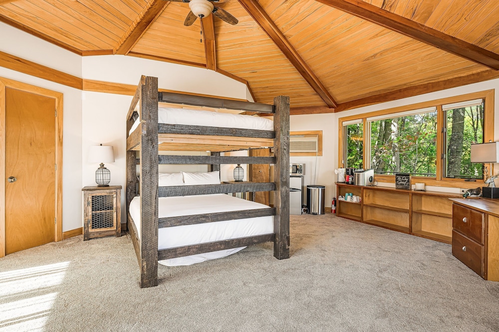 Cabin in the Sky by Avantstay Deck w Views