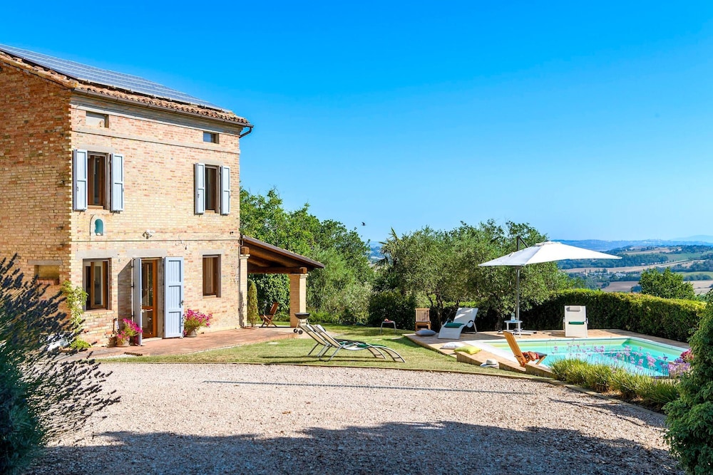 Casa Felicita 8 by Marche Holiday Villas
