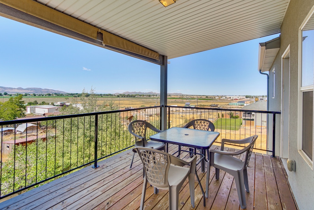 Panoramic Views: Spacious Home in Cedar City!