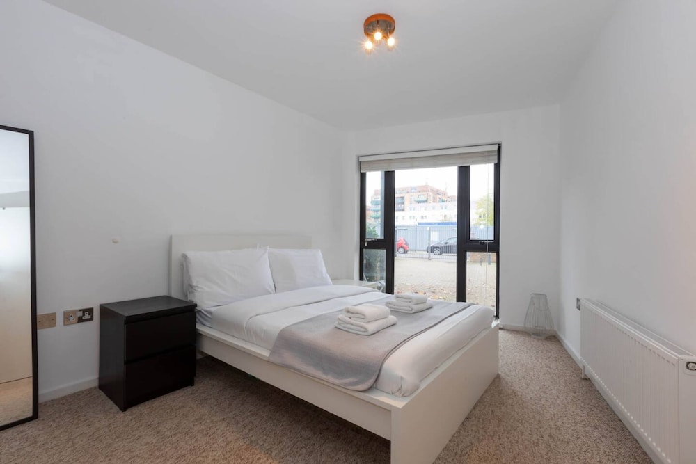 Radiant 2 Bedroom Apartment in East London