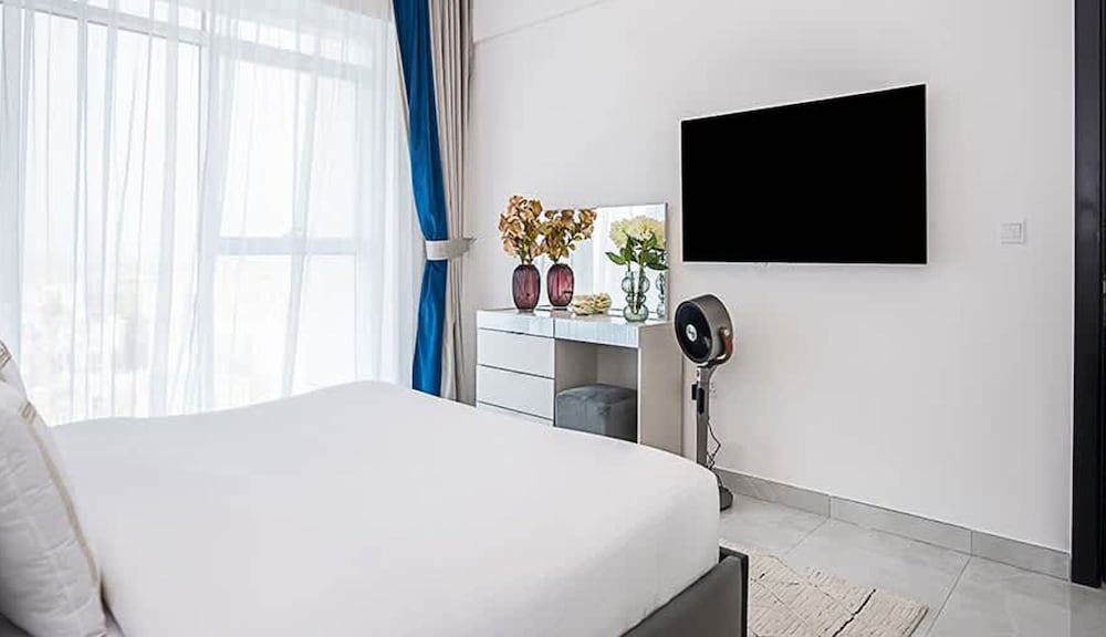 Homesgetaway -spacious 1BR Apt in Pearlz by Danube