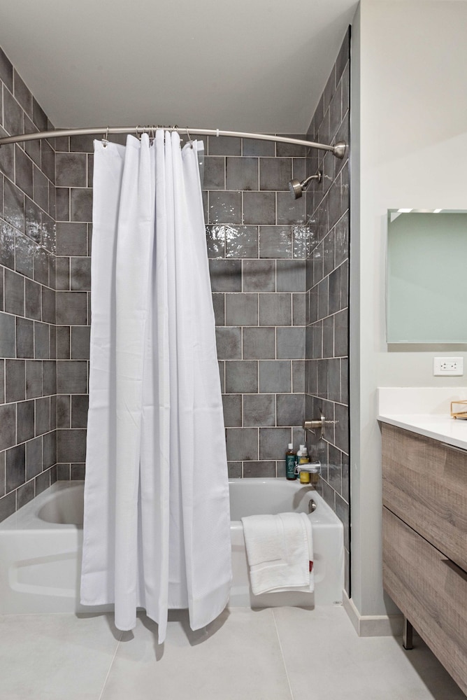 Gold Coast Group Stay 2 Modern 2BR Apartments