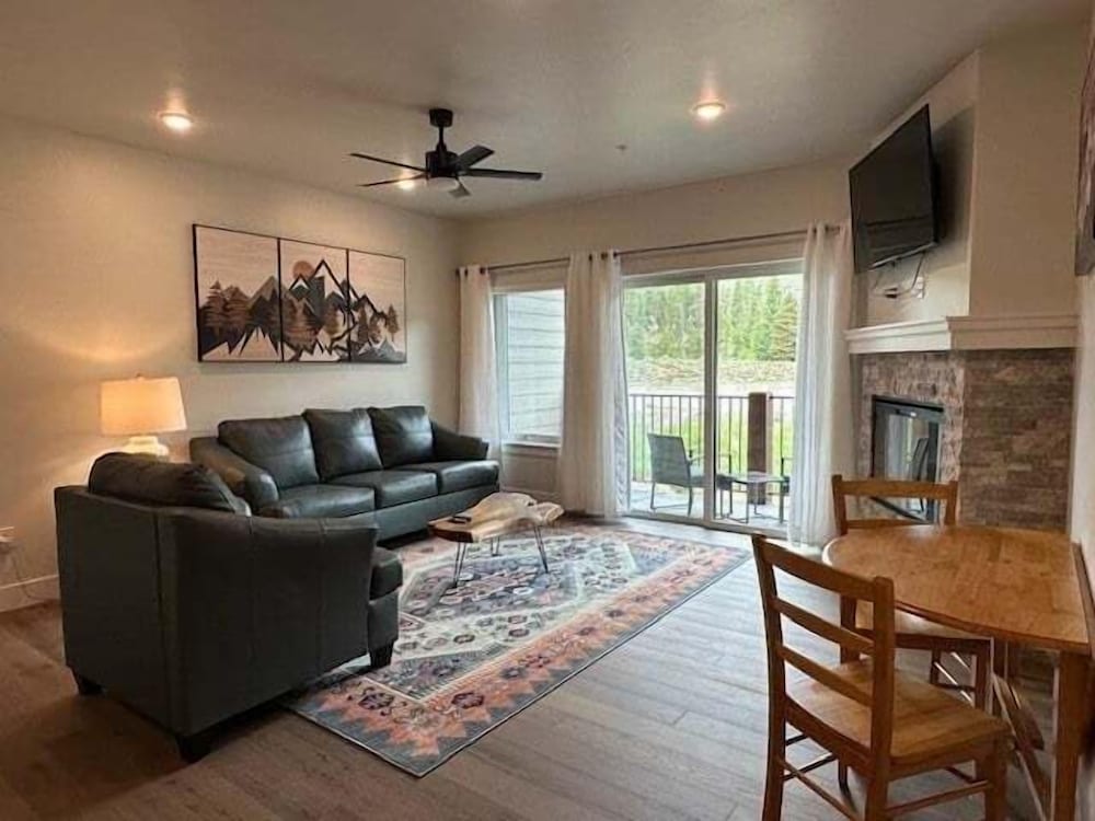 Luxury Stay Meets Family Fun: Premier 1br Retreat 1 Bedroom Condo