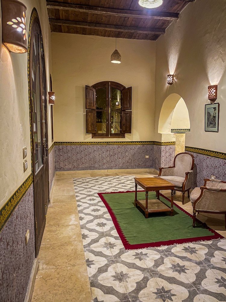 Eljuneina Villas
